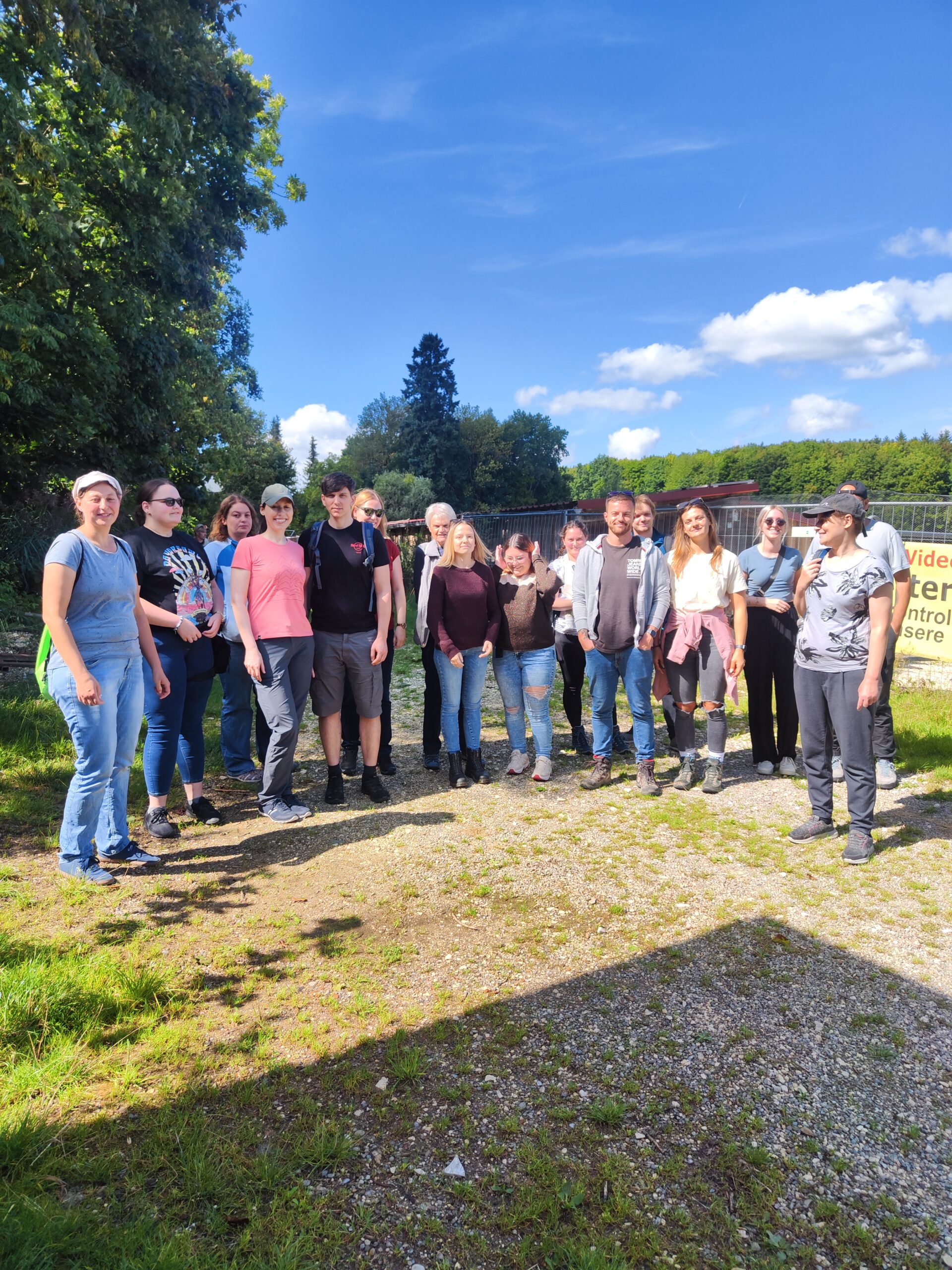 Abenteuer und Auszeiten 7 Gruppe bei der Begrüßung