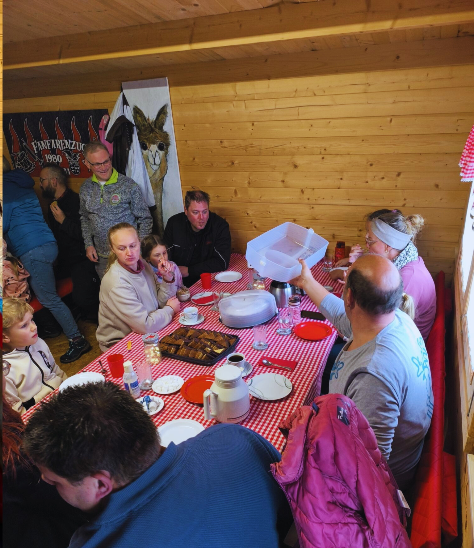 private Alpakawanderung Kaffee und Kuchen - Schönenberg Alpakas Gemütliches Beisammensein mit Kaffee und Kuchen.